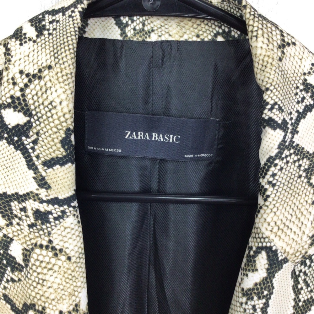 **Zara Basic Snakeskin Print Repitile Blazer Open Front Shoulder Pads M. 
I - Picture 2 of 8